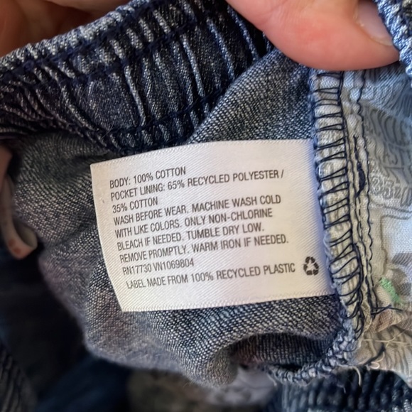 Denim shorts size 2T - Picture 3 of 4